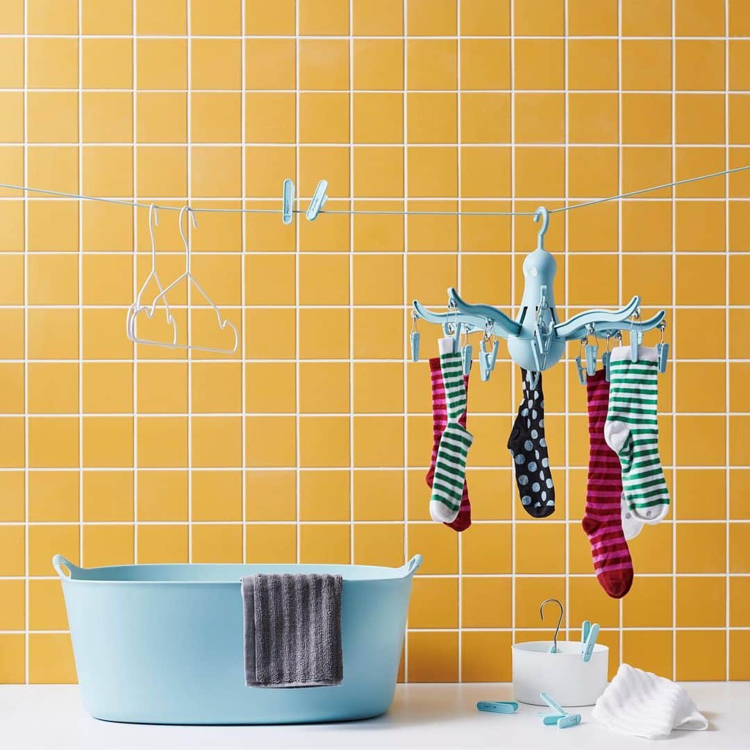 IKEA JAPANさんのインスタグラム写真 - (IKEA JAPANInstagram)「梅雨の季節に気になる洗濯物。部屋干しの機会も増えて、家の中もなかなかスッキリしないですよね。﻿ ﻿ 今年はイケアのランドリーグッズを活用して、スッキリ快適にお洗濯をしませんか？﻿ ﻿ カゴを使ってナチュラルな雰囲気を演出してみたり、一度にたくさん干せる折りたたみ式の物干しラックを活用したり、持ち歩きがしやすいランドリーバッグを使ってみるなど、ちょっとした工夫で快適さがぐっと変わりますよ。﻿ ﻿ ランドリーグッズを新調して、気分もスッキリさせましょう！﻿ ﻿ #IKEA #ikeajapan #イケア #インテリア #洗濯 #ランドリーバッグ #物干し」6月30日 11時01分 - ikeajapan