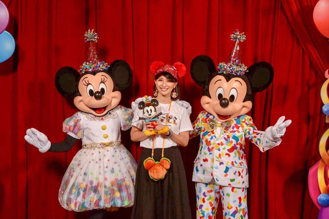 矢部あやのインスタグラム：「201905 WDW 1day 念願の90thコスのミキミニ♡ めちゃくちゃかわいい🥰 ・ #WDW #WDW2019 #waltdisneyworld  #magickingdom #charactergreeting」