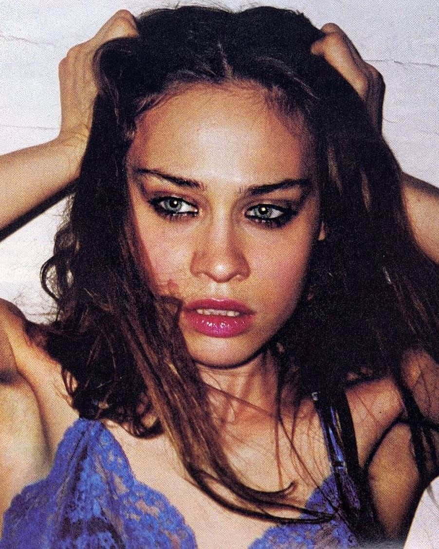 Carolina Gonzalezさんのインスタグラム写真 - (Carolina GonzalezInstagram)「90’s Mood...      #FionaApple    @spinmag      📸 @terryrichardson    #Hair @dennislanni    #MakeupCarolinaGonzalez   #CGonzalezBeauty」6月30日 11時00分 - cgonzalezbeauty