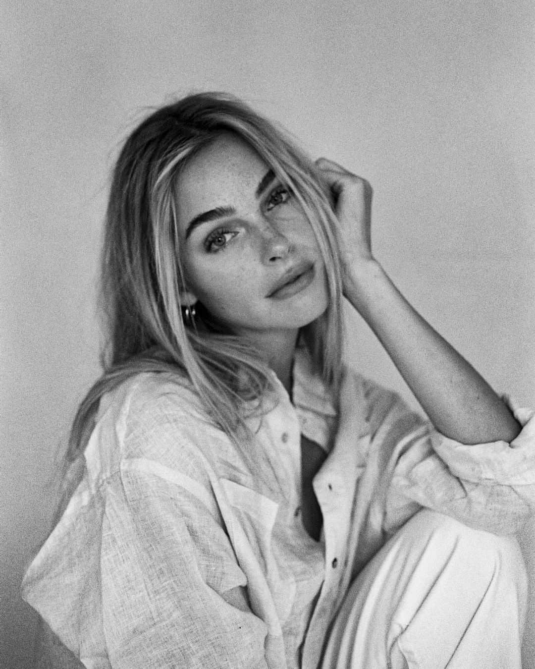 Elizabeth Turnerのインスタグラム：「love shooting with friends who capture my soul 💖 @france.and.jesse thanks for being the best ☺️🙃🥰 #film #shotonfilm」