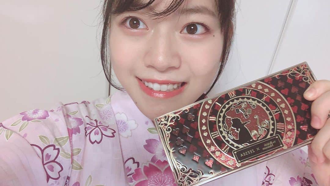 高岡薫のインスタグラム：「ZEESEAのアイシャドウ使ってみたー！色々なメイクができるように頑張るぞー✨✨  #zeesea #zeeseaxthebritishmuseum」