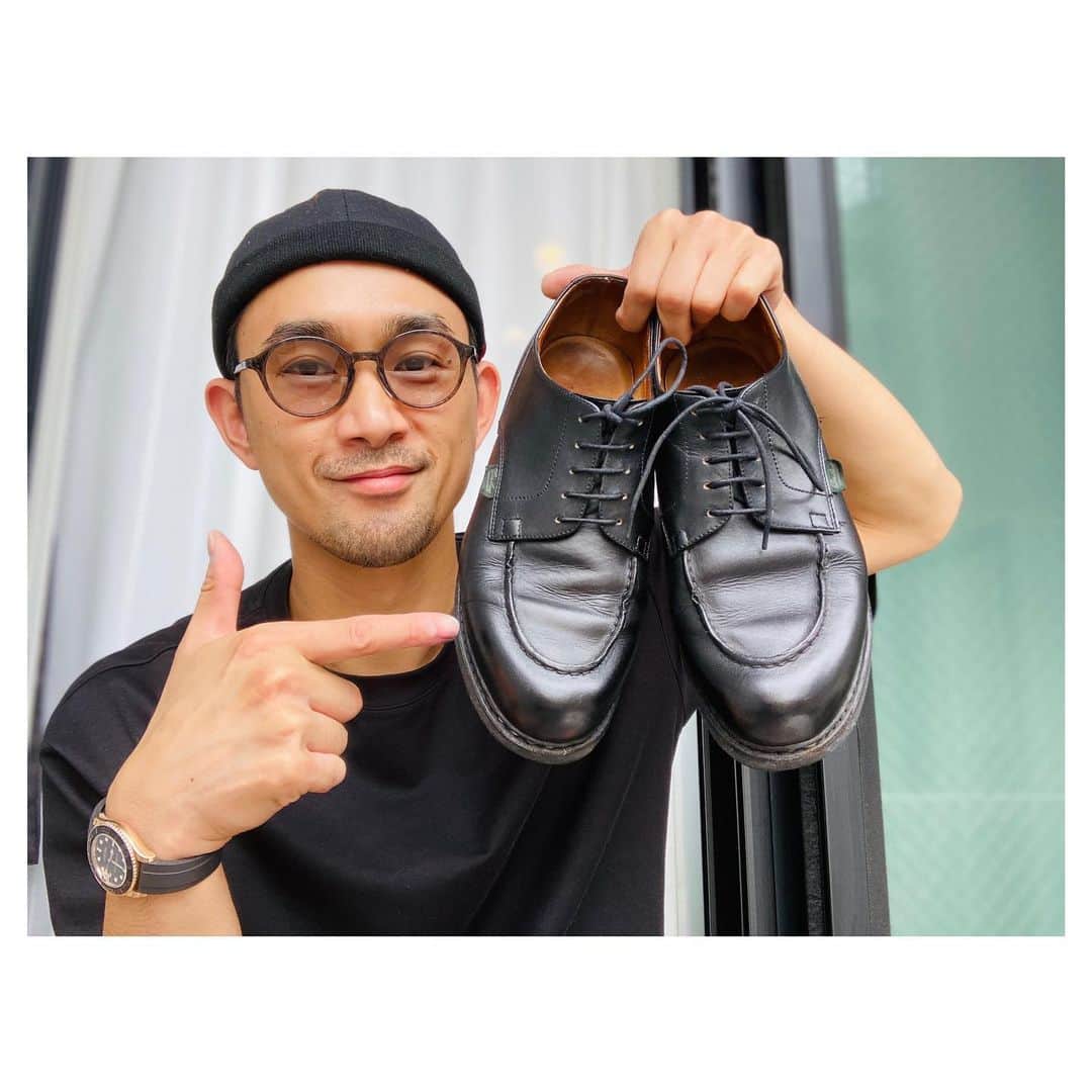 江口雅也さんのインスタグラム写真 - (江口雅也Instagram)「my favorite leather shoes👞  @paraboot_official   最近手入れをしていなかったので久々に靴磨き。  いつもなら、千葉スペシャル（東京交通会館）に行く所だが、先週クリームとブラシを新調したのでセルフ靴磨き。  磨きながら、買った時の事や、靴の汚れや傷みがよく見えた。 こんなに頑張ってくれてたんやと。  どうしてもマンネリ化したり、当たり前の気持ちが強くなる時があるが、靴を磨く事で初心に戻れる気もした。  『良い靴は良い場所へ連れて行ってくれる、、』  #malemodel #asianmodel #japanese #メンズモデル　#モデル　#mensfashion #mensstyle #leathershoes #paraboot #parabootchambord  #革靴 #革靴男子 #rolex #rolexyachtmaster #ロレックス」6月30日 11時26分 - masaya0429