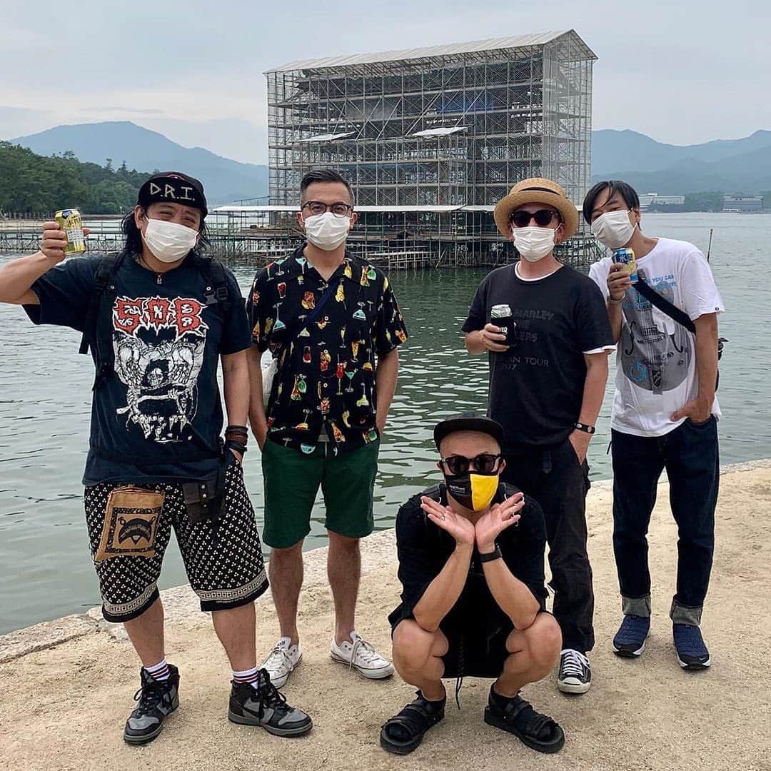 のインスタグラム：「広島でお世話になりました皆様、本当にありがとうございました(^^)⛩  #宮島 #厳島神社  #厳島神社大鳥居  #大鳥居改修工事中  #広島」