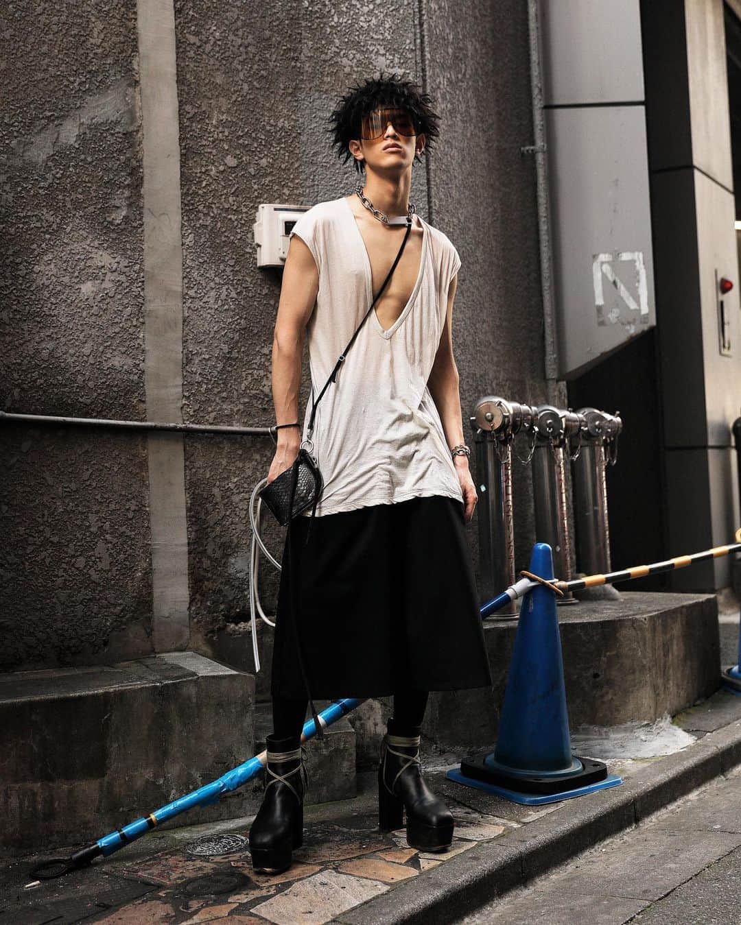 Droptokyoさんのインスタグラム写真 - (DroptokyoInstagram)「TOKYO STREET STYLE Name: @dadadadaiki0  Occupation: Model Top:  #RickOwens Pants: #GroundY Shoes: #RickOwens Wallet: #RickOwens Sunglasses: #RickOwens Necklace: #RickOwens #streetstyle#droptokyo#tokyo#japan#streetscene#streetfashion#streetwear#streetculture#fashion#ストリートファッション#fashion#コーディネート#shibuya#tokyofashion#japanfashion Photography: @dai.yamashiro」6月30日 12時03分 - drop_tokyo