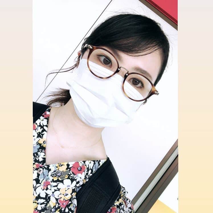 のインスタグラム：「色々始まってる、らしいです。  完全防備。やや緊張😬  行ってきます！」