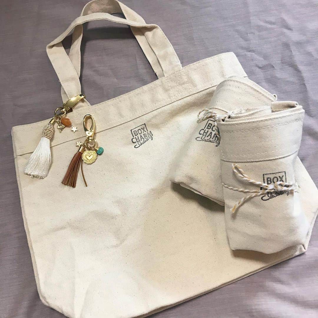 BOX CHARM Industryのインスタグラム：「✨先着50名様限定✨ . オンラインストアで3,000円以上お買い上げのお客様に、BOXCHARMオリジナルロゴ入りエコバックをプレゼント🎁 50%offセール本日最終日です！！ 気になっている商品をこの機会に是非🌷 . .  . #boxcharmindustry #boxcharm #handmade #accessory #ecobag #handmadeaccessory  #ボックスチャームインダストリー #ボックスチャーム #ハンドメイド #アクセサリー #ハンドメイドアクセサリー #公式オンラインショップ #NEWオープン #期間限定 #50パーセントオフ #今日まで #エコバック #オリジナル #プレゼント#先着 #先着プレゼント」