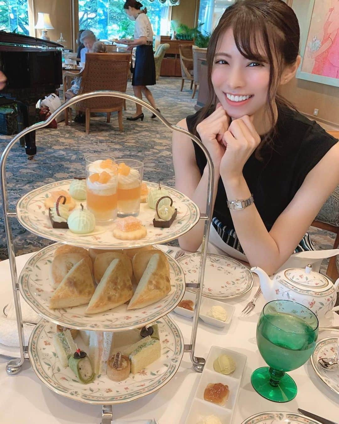 橘沙奈さんのインスタグラム写真 - (橘沙奈Instagram)「* 甘党女の休日その2🍰.*･ﾟ メロンアフタヌーンティー🍈 * 自粛明けで甘い物欲が大爆発してる😅 でも美味しかった〜( "´༥`" )🍈 椿山荘の庭園を散歩出来てリフレッシュなった☺️！ * * * * * * * * * * * * * #椿山荘 #椿山荘アフタヌーンティー  #メロンアフタヌーンティー #アフタヌーンティー #スイーツ #afternoontea #sweets #🍈 #🍰」6月30日 12時06分 - an.an.0706