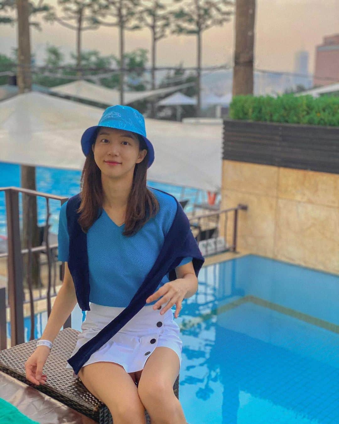 ハ・ヨンジュさんのインスタグラム写真 - (ハ・ヨンジュInstagram)「골프복 입고 수영장 가는🐸  #WAACXDAZEDAYZ」6月30日 12時17分 - hi_iamjoojoo
