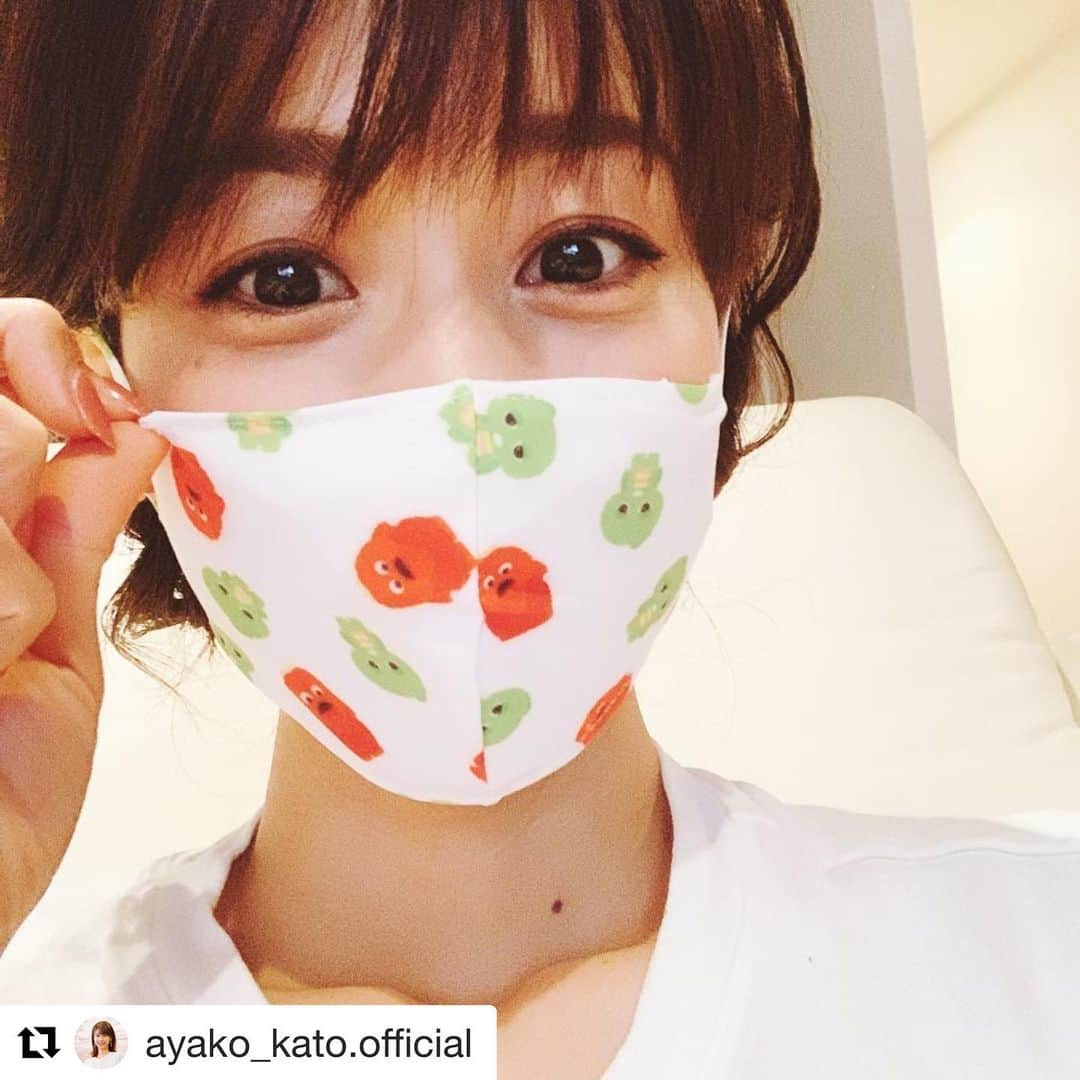 ikkaさんのインスタグラム写真 - (ikkaInstagram)「#Repost @ayako_kato.official with @get_repost ・・・ * ガチャピンからマスク貰いました😂❤️ 可愛すぎる…🥺 カラフルなマスクは子供用なのでちょっとキツイですが笑 可愛いから無理やりでも付けたい😂使い心地も良さそう✨ ガチャピン有難う😊 #洗って使えるマスク #水着素材 #裏側はメッシュ #速乾性」6月30日 23時11分 - ikka_official