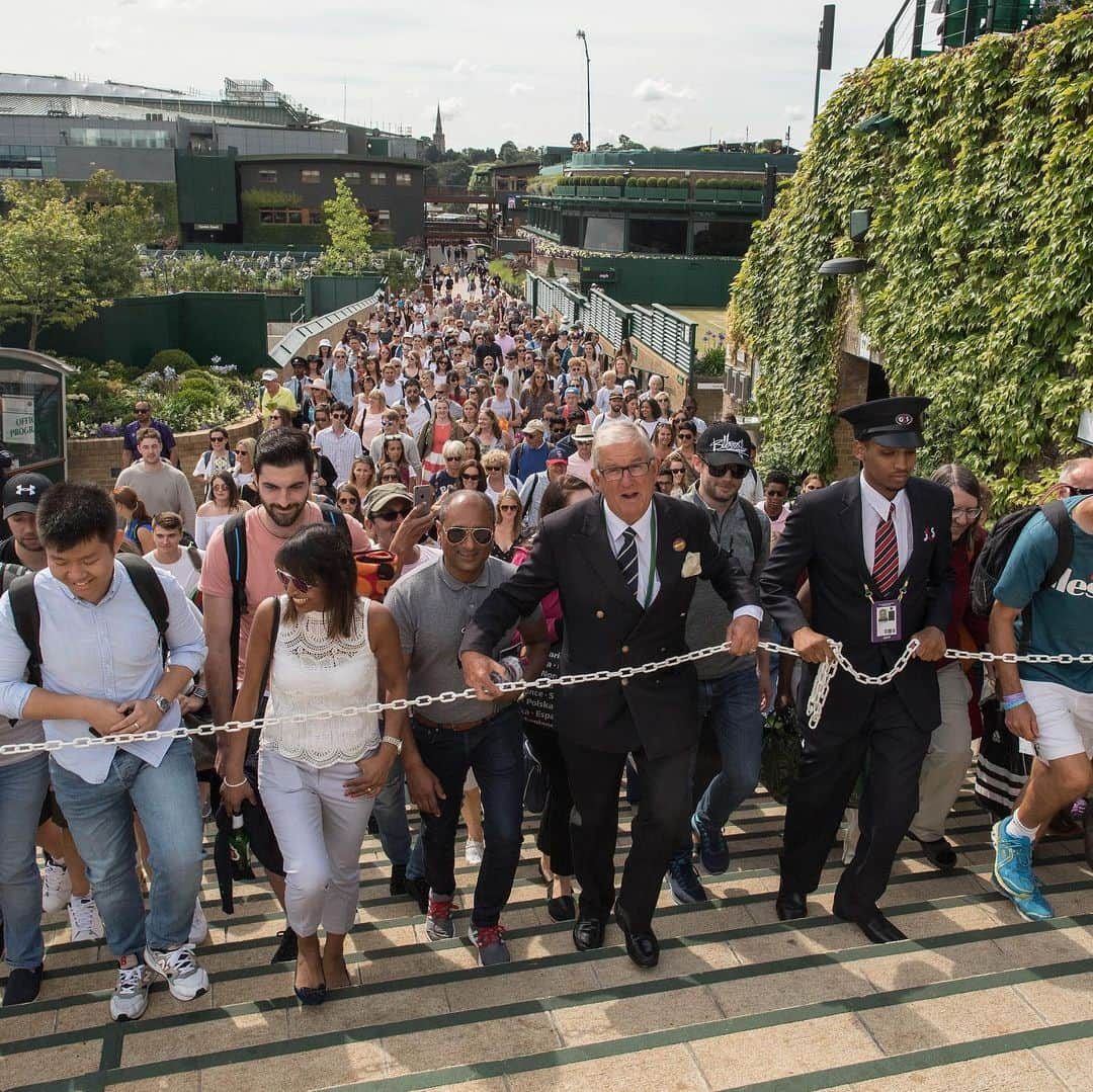 ATP World Tourさんのインスタグラム写真 - (ATP World TourInstagram)「Let’s celebrate all the fans from over the years at @wimbledon 🥰  Which pic is your favourite?」6月30日 23時11分 - atptour