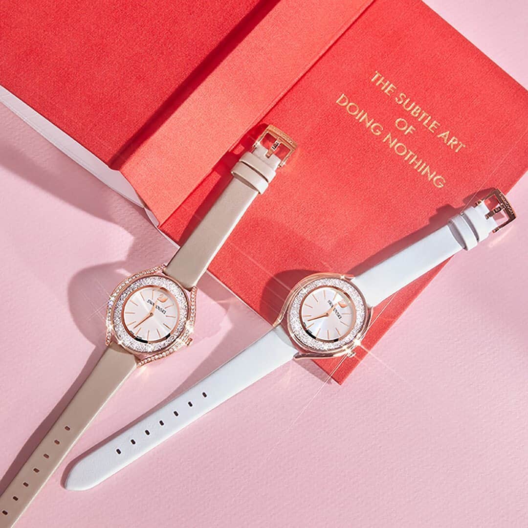 のインスタグラム：「Take time out of your busy day to daydream, read or do absolutely nothing at all. #SparkDelight」