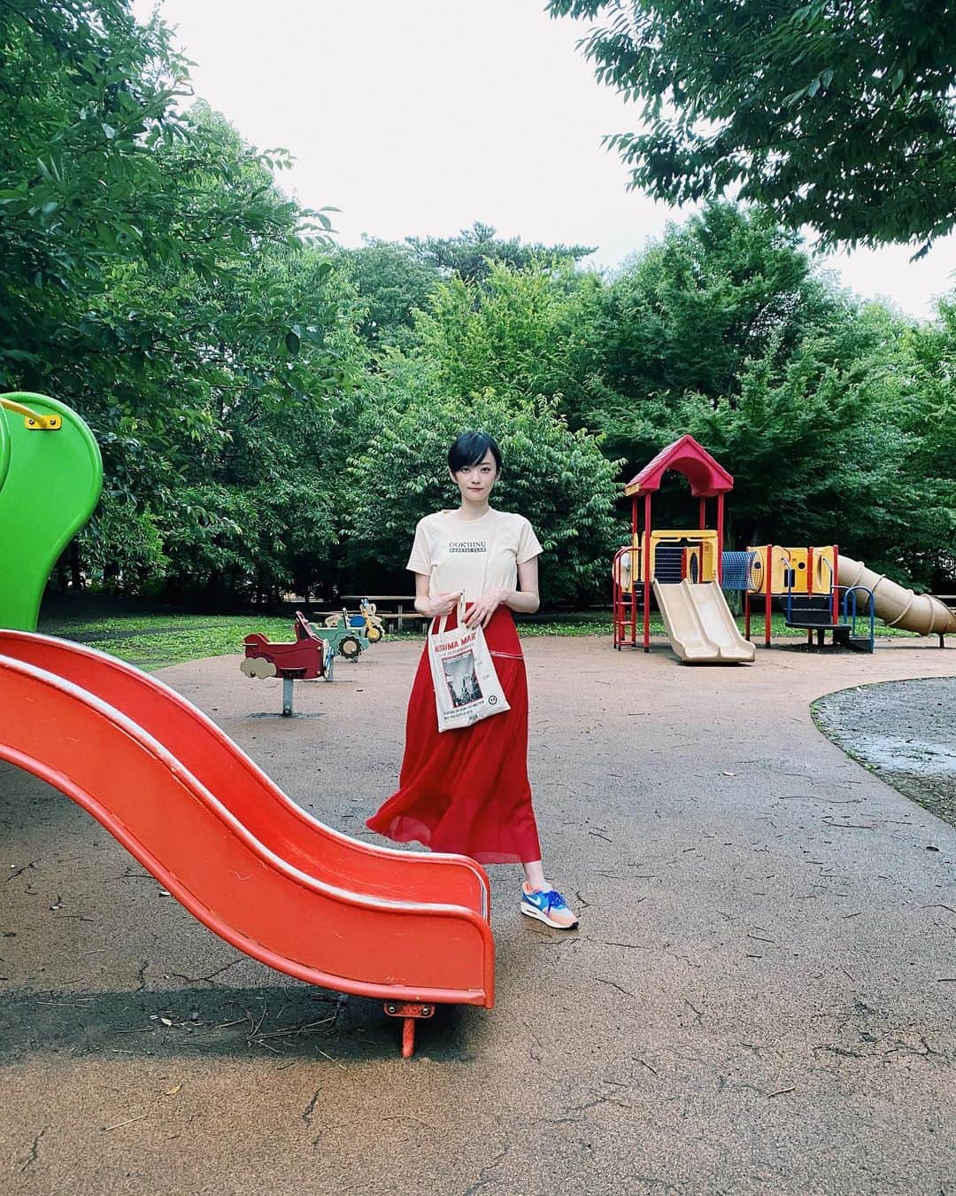 藤井祥子のインスタグラム：「🎪🎠⛱🦖 . . . . tops : #ookiiinunadetaiclub  skirt : #yoheiohno bag : #ｍｉｓｈｉｍａmart」