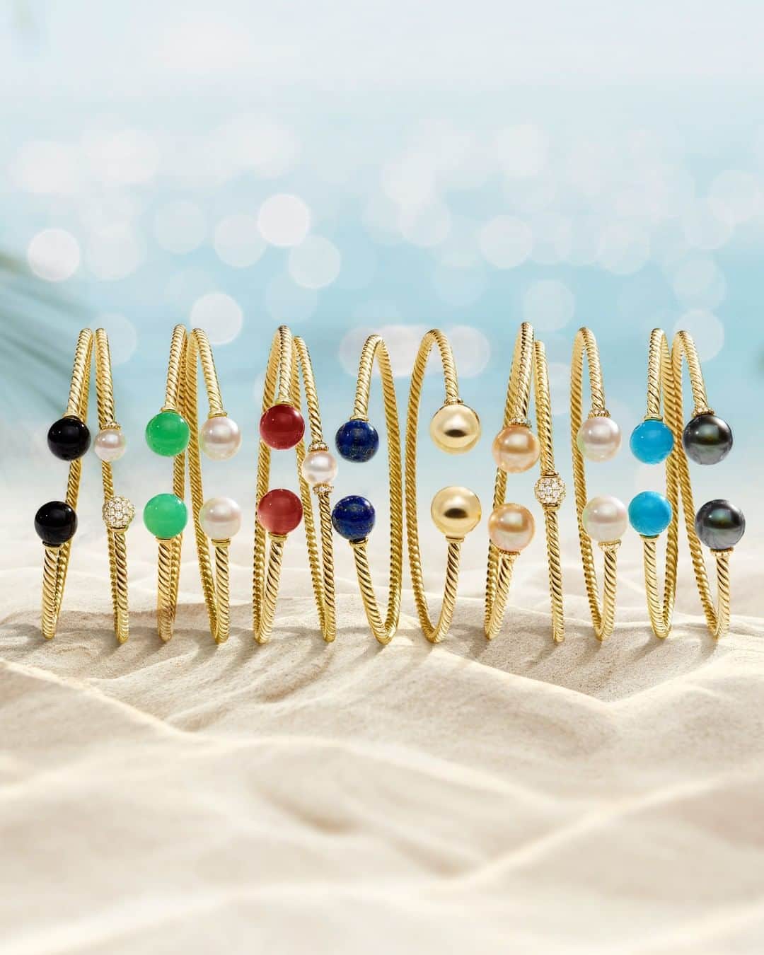 デビッドヤーマンのインスタグラム：「The cool hues of the sea and sky, and warm tones of sandy beaches and tropical sunsets are reflected in #DavidYurman designs, evoking carefree summer days. #DYRoadTrip」