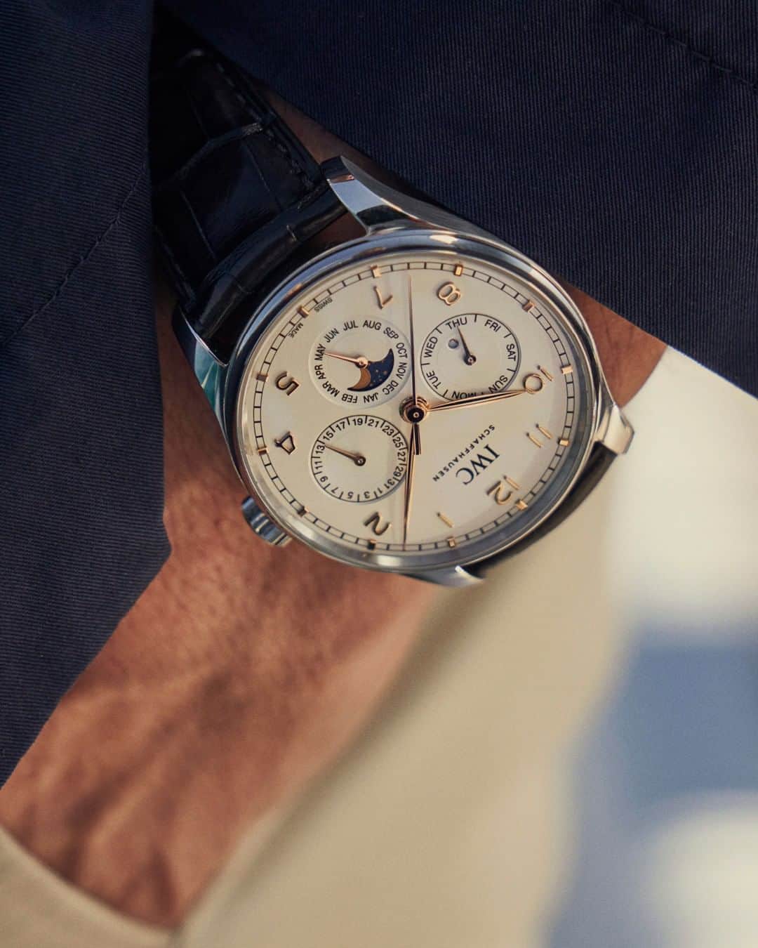 IWCさんのインスタグラム写真 - (IWCInstagram)「For the first time, the perpetual calendar complication is integrated into a movement from the 82000-calibre family. Featuring the #IWCPortugieser Perpetual Calendar 42 (Ref. IW344203)」6月30日 22時00分 - iwcwatches