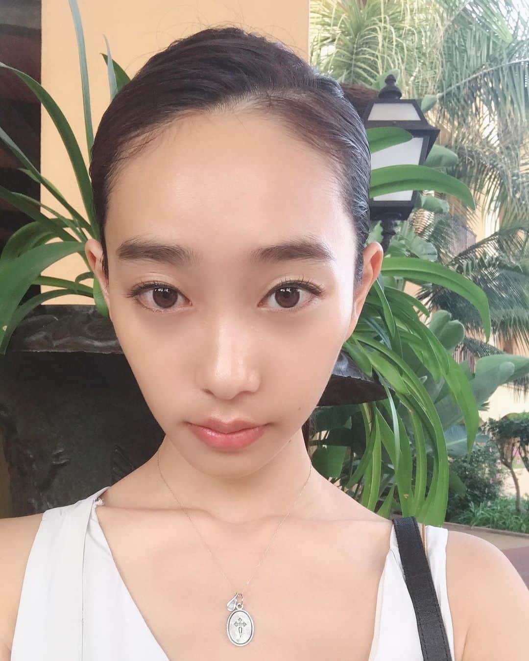 のインスタグラム：「びっっっくりするほど、写真がない。  セルフメイクの限界はこちら💁🏻‍♀笑  今日も皆様お疲れ様でしたー！」