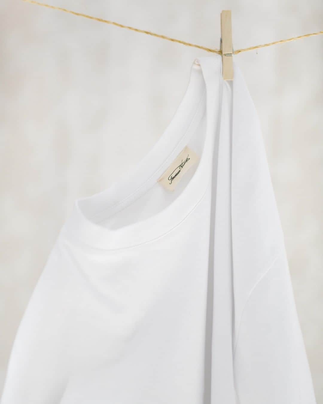 アメリカンビンテージのインスタグラム：「No presentation needed.  You just need to know that if you have it, it will become your best friend. #americanvintage #SS20 #womenswear #timeless #whiteteeshirt」