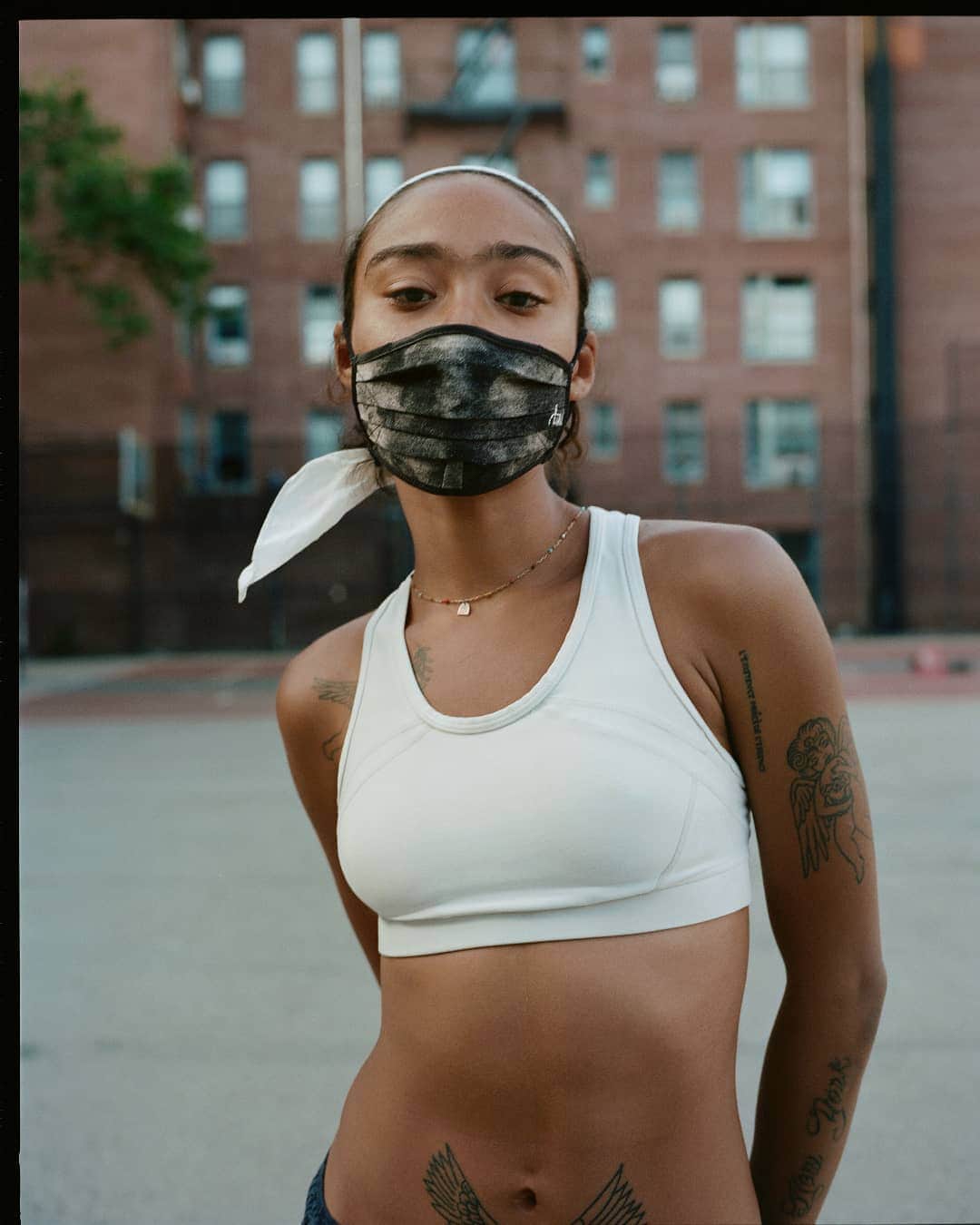 ラグ&ボーンのインスタグラム：「The NYC summer look. @serinaspence wears our mask, supporting the NAACP.」