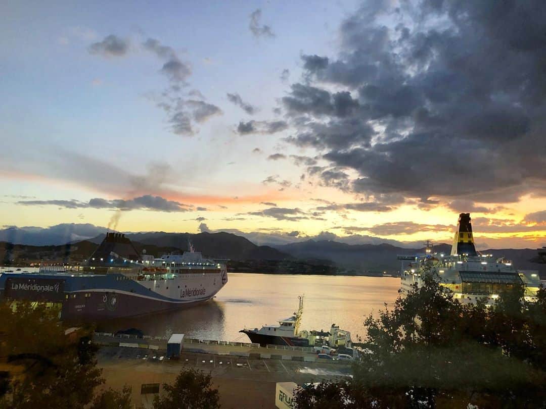塩見珠希さんのインスタグラム写真 - (塩見珠希Instagram)「コルシカ島の港町 #夕暮れ」6月30日 22時10分 - _shiomi6