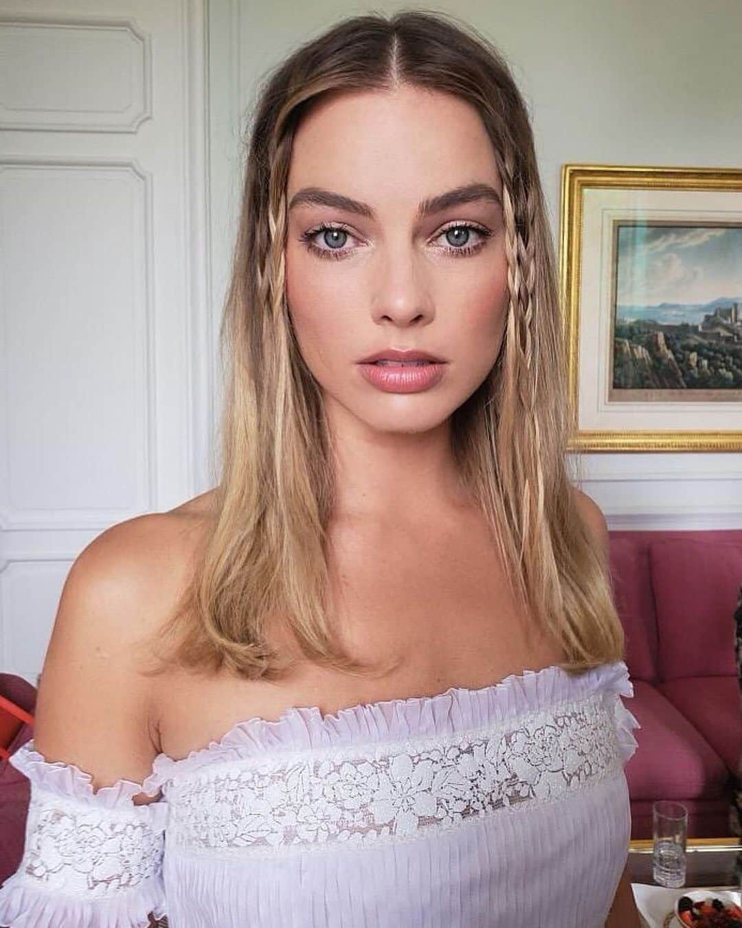 British Vogueさんのインスタグラム写真 - (British VogueInstagram)「Margot Robbie has made one thing clear: she’s hellbent on bringing women’s stories to the big screen. Now, the Academy Award nominee can add a female-fronted Disney film to her already impressive CV, as she is set to play the lead in a gender-flipped remake of #PiratesOfTheCaribbean. The title and full cast of which is yet to be revealed, will see Robbie lead a reboot of the big budget blockbuster, reportedly scripted by #BirdsofPrey screenwriter Christina Hodson, with its own storyline and all new characters. Click the link in bio for everything you need to know about Robbie’s latest role.  #MargotRobbie photographed by make-up artist @PatiDubroff.」6月30日 22時12分 - britishvogue