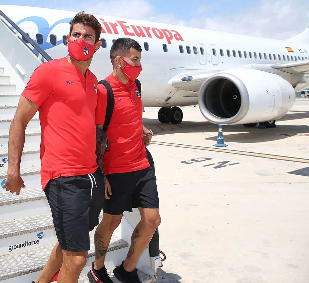 アトレティコ・マドリードさんのインスタグラム写真 - (アトレティコ・マドリードInstagram)「🛬 ¡Barcelona, ya estamos aquí 👋  ⚽ #BarçaAtleti 🔴⚪ #AúpaAtleti」6月30日 22時16分 - atleticodemadrid