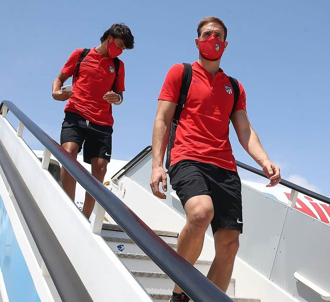 アトレティコ・マドリードさんのインスタグラム写真 - (アトレティコ・マドリードInstagram)「🛬 ¡Barcelona, ya estamos aquí 👋  ⚽ #BarçaAtleti 🔴⚪ #AúpaAtleti」6月30日 22時16分 - atleticodemadrid