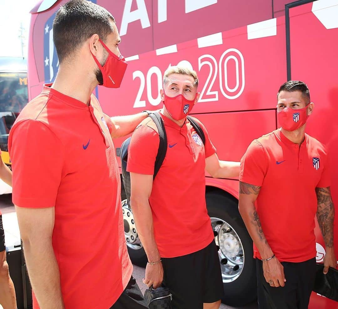 アトレティコ・マドリードさんのインスタグラム写真 - (アトレティコ・マドリードInstagram)「🛬 ¡Barcelona, ya estamos aquí 👋  ⚽ #BarçaAtleti 🔴⚪ #AúpaAtleti」6月30日 22時16分 - atleticodemadrid