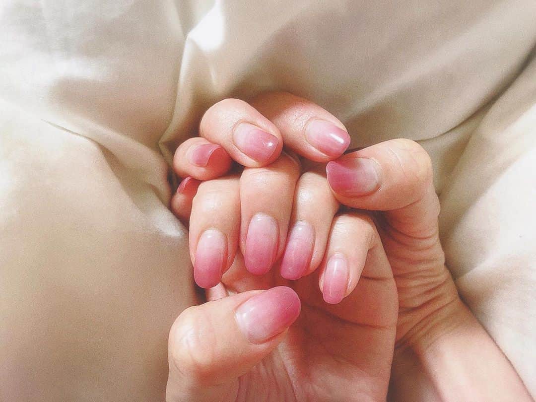山本夢さんのインスタグラム写真 - (山本夢Instagram)「ワンカラーグラデ 初めてやったけど はまりそう。 可愛い( ◜࿀◝ )  #nail #nails  #nailstagram  #ワンカラーネイル #グラデーションネイル  #pinknails」6月30日 22時17分 - yume_yamamoto_ue