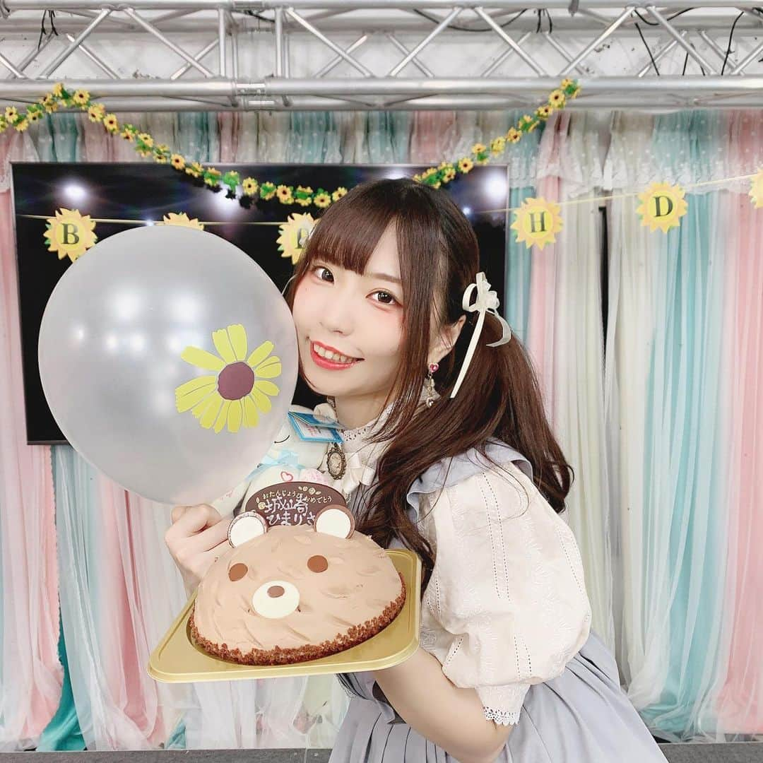 城崎ひまりさんのインスタグラム写真 - (城崎ひまりInstagram)「ぴま生誕ありがとうございました♥︎︎ このご時世、小規模でも開催できて嬉しかった！何より会いにきてくれてありがとうございました(*´ω｀*) 特典会でよかったよ！藍アスのライブもっと見たいってゆってもらえて早くライブハウスでも見てもらいたくなりました🥺 準備時間短いのに生誕委員さんも本当にありがとう...♡ #birthdaylive #ぴま生誕 #藍色アステリズム #秋葉原 #生誕祭 #アイドル」6月30日 22時21分 - shirosakihimari