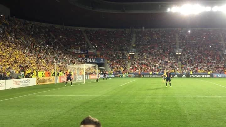 ヨン・グイデッティのインスタグラム：「Fem år sedan 💛💙」