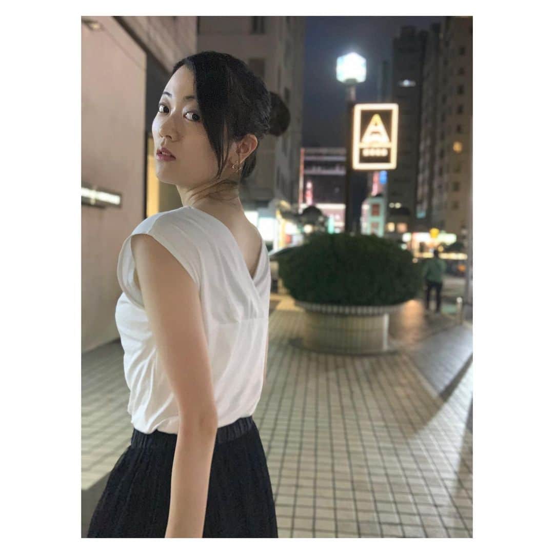 煌月爽矢のインスタグラム：「.﻿ .﻿ 長いと鬱陶しいのに切ると決めたら名残惜しくなる。﻿ ﻿ ﻿ あ、すごーく久しぶりにYouTube更新しました！﻿ ﻿ ﻿ 本当はとっても美味しいお店だったのに食レポになってなくてちょっと反省﻿ ﻿ 臭豆腐だけは伝わると思います。。。﻿ ﻿ ﻿ ﻿ 我有YouTube頻帶﻿ 請你們看看﻿ ﻿ ﻿ #台湾﻿ #台湾生活﻿ #YouTube」