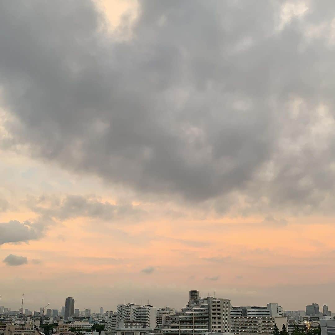 Tomomi Teradaのインスタグラム：「cloudy dreamy ☁️💕」