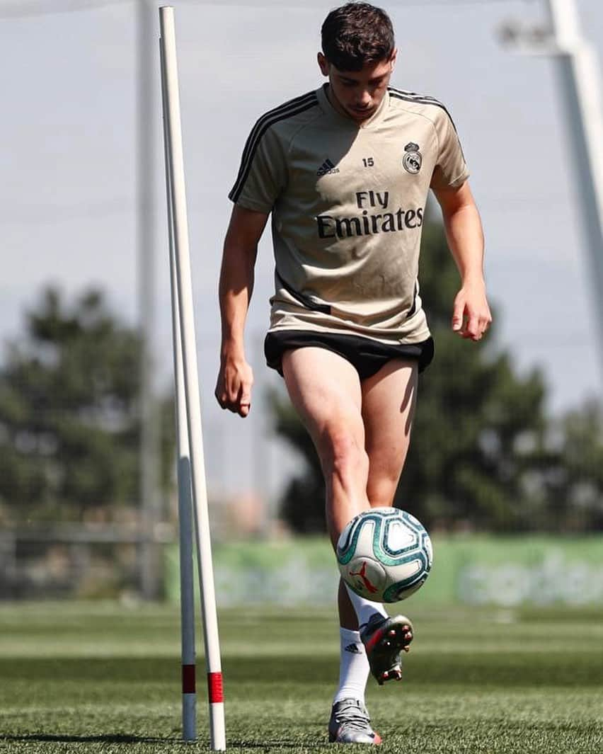 フェデリコ・バルベルデさんのインスタグラム写真 - (フェデリコ・バルベルデInstagram)「Focused ⚽️👊🏼 #HalaMadrid」6月30日 22時38分 - fedevalverde