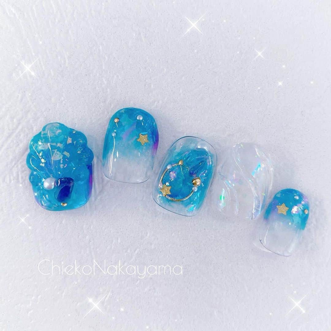 なかやまちえこさんのインスタグラム写真 - (なかやまちえこInstagram)「nail scihool tricia.⠀ Summer gelnail art lesson!⠀ Next lesson 7/21！⠀ information💫 https://nailschool.jp/⠀ ☎️03-6419-7314⠀ ⠀ ご受講くださった方々ありがとうございました☺️🙏🙏⠀ 7月は21日となります。⠀ 外部の方も受講いただけますので、ぜひ上記informationにお問い合わせください😊🙏✨⠀ ⠀  ネイルスクールtriciaでは最大限の衛生措置をとりながら運営を行って参りますので、ご理解とご協力の程お願い申し上げます。⠀ ⠀ 具体的には、以下の内容を徹底して参ります。⠀ ⠀ ＜スクールの衛生措置に関して＞ ・スタッフは毎日検温を行い発熱（微熱を含む）がある場合、当該スタッフはお休み致します。⠀ ・発熱がなくても体調に異変を感じた場合、当該スタッフはお休み致します。⠀ ・手洗い、うがい、手指消毒を徹底いたします。⠀ ・スタッフはマスクを着用いたします。⠀ ・窓を開け常に換気を行います（換気扇、空気清浄機３台はフル稼働させます）。⠀ ・授業後は毎回、使用したテーブル、卓上ライト、イス、ジェルライト、器具類等を消毒いたします。 ・授業中は生徒さん同士のソーシャルディスタンスに配慮した座席設定をいたします。⠀ ・授業内容によってスニーズガード（飛沫防止用パネル）を使用いたします。⠀ ・講師は状況によりフェイスガードやグローブを着用し授業を行います。⠀ ・スクール内が「密」の状態にならないよう、授業によって座席数を制限いたします。⠀ ⠀ #nail #nails #nailart #ネイル #美甲 #ネイルアート  #japanesenailart #manucure #japanesenails #manicurist #gelnails #أظافر #네일아트 #미용 #vẽmóng #tricia #nailschool #ネイルスクール #トリシア #表参道 #ネイルスクールトリシア #ネイルスクールtricia #サマーネイル #summernails #夏ネイル」6月30日 22時44分 - chiekonakayama