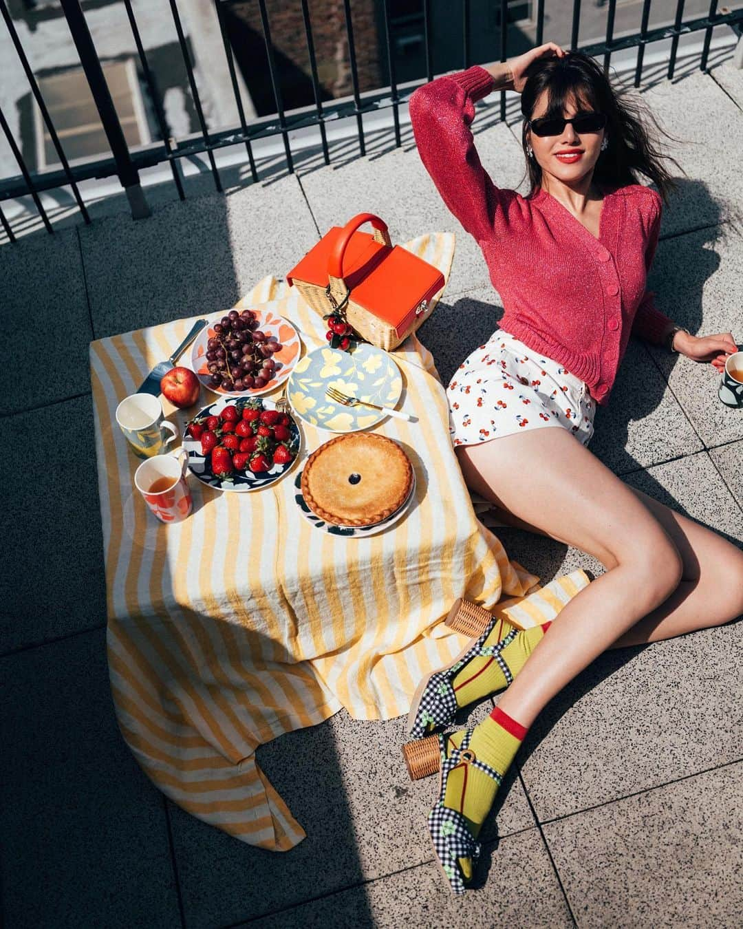 ナタリー・スアレスさんのインスタグラム写真 - (ナタリー・スアレスInstagram)「Serving up my favorite sweet treats on @katespadeny plates! I am keeping things close to home. This is how summer is looking for me so far! #loveinspades #ad」6月30日 22時58分 - natalieoffduty