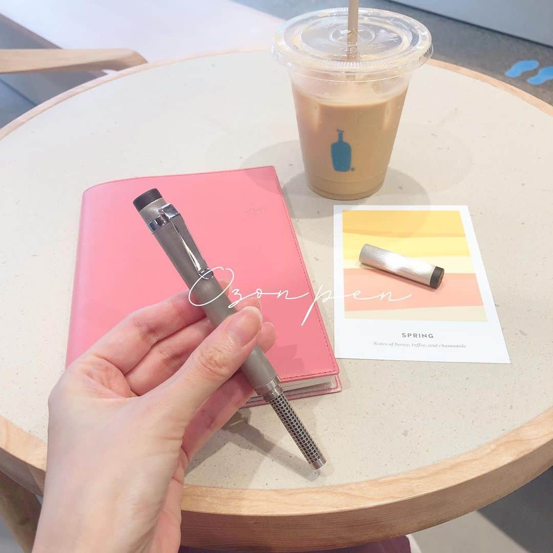 菊池かなこのインスタグラム：「. OZON PEN ( #オゾンペン ） . 30秒で除菌効果の高い オゾン水を作れるすごいペン . うがいをしたり顔を洗ったり、 水を使う様々な時に使える . アルコールで消毒するよりも 7倍近く効果があるみたい . ペンサイズなので カバンにいつも持ち歩ける🎶 . くっつくスマホケースのWAYLLYの会社から発売されてる商品です . . @ozonepen_jp #オゾンペンのある生活#オゾン#ウィルス対策#コロナ対策」