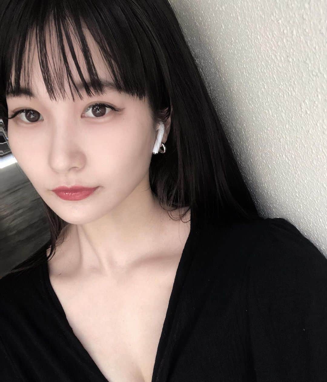中村くるみさんのインスタグラム写真 - (中村くるみInstagram)「． ブランド @_krm_official は明日からお休みに入ります。 沢山ブランドを愛してくださりありがとうございました。 そして、温かいお祝いメッセージも沢山ありがとうございました。 産休育休中はお腹の中の赤ちゃんとしっかり向き合いながらゆっくり過ごしていきたいと思っております。 個人のInstagramは自分のペースで更新していきますね❤︎ つわりやマイナートラブルが酷く自分磨きなんてできてなかったので、お腹張って運動もできず肌トラブルも多くて大変でした。 また余裕があるときにストーリー等で色んなアイテム試した中で肌トラブル改善した方法など少しお伝えできたらなと思います(^o^) とにかく赤ちゃんの安全や健康が第一で沢山栄養取っていたので体型維持などできてないです✌︎産後ダイエット頑張ります😂 この写真は前の写真ですっ」6月30日 23時07分 - __k_r_m__