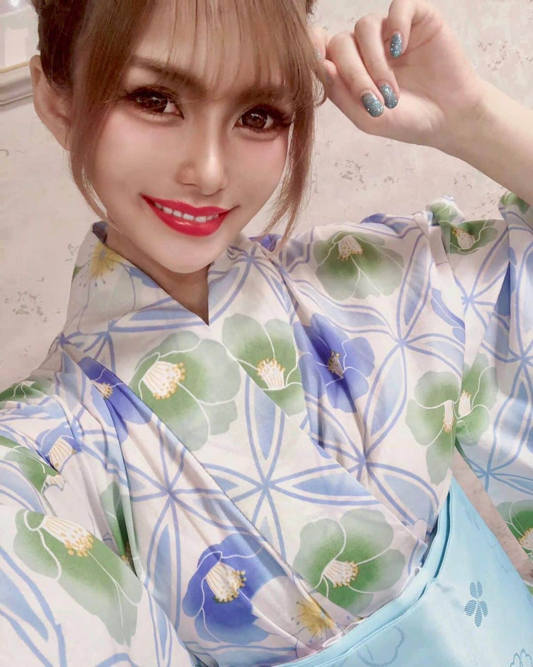 竹村寿美佳（すうちゃま）さんのインスタグラム写真 - (竹村寿美佳（すうちゃま）Instagram)「🎐🍧🍉  _  #浴衣#撮影#一眼レフ#自撮り#セルカ#オフショット#ファッション#コーデ#メイク#ヘアアレンジ#浴衣女子#浴衣ヘア#浴衣コーデ#ハーフ#クウォーター#夏#六本木#渋谷#新宿#歌舞伎町#表参道#横浜#大阪#モデル#ダンサー#キャンギャル#レースクイーン#インフルエンサー#girl#me」6月30日 22時59分 - suuchamav3v