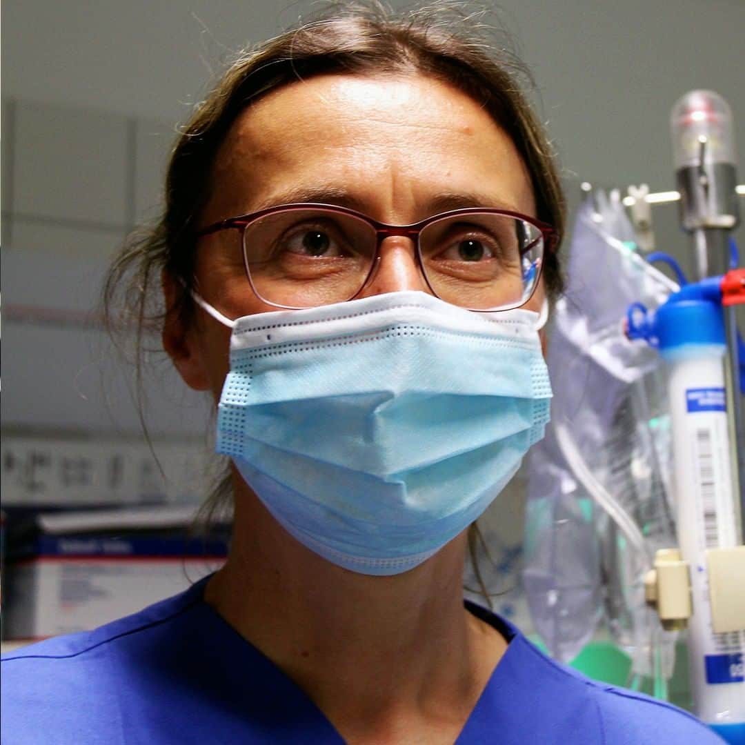 シルエットのインスタグラム：「Created with durable, high quality materials, Silhouette frames intertwine comfort and fit. These features are especially pertinent for medical professionals. Tanja Ungerer says, “In my job as a medical assistant at a hospital, I depend on well-fitting glasses that offer perfect support. My ultra-light Silhouette frame guarantees this comfort.”⁠ .⁠ Tanja Ungerer from Germany wears Urban Fusion. ⁠ .⁠ .⁠ .⁠ #silhouetteeyewear #tryitwearitloveit #Silhouettecommunity #eyeweardesign #luxuryeyewear #fashioneyewear #opticalframes」