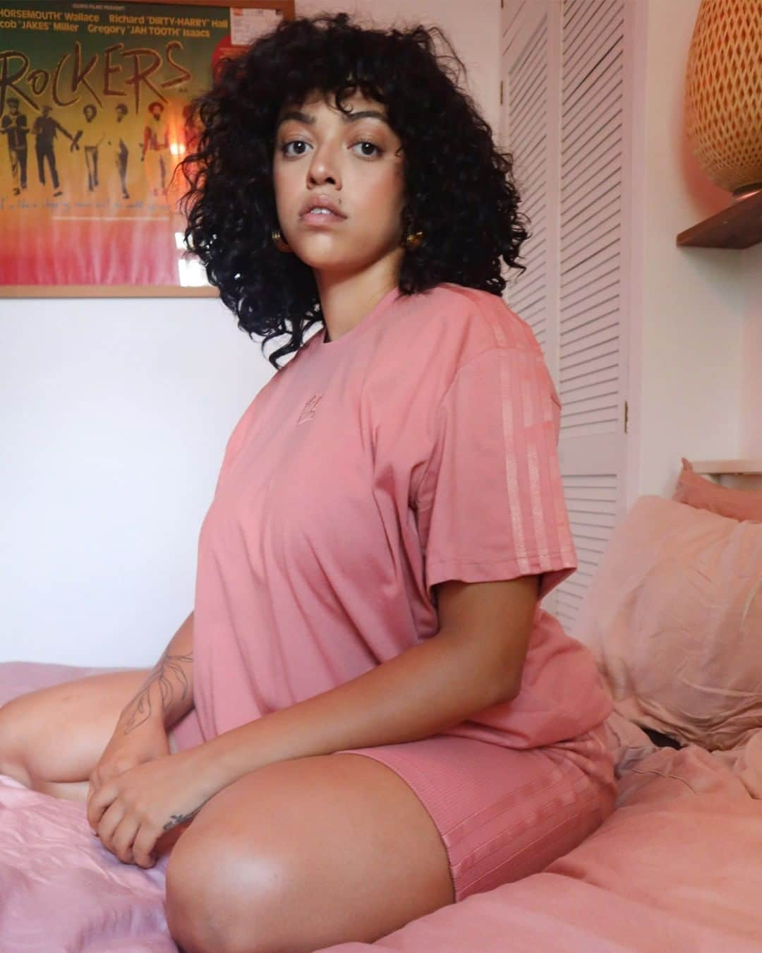 ASOSさんのインスタグラム写真 - (ASOSInstagram)「Luxed-up summer loungewear FTW 💘 📸 @mahalia (she/her) 🔎 adidas New Neutrals top (1637180) and shorts (1637392)」6月30日 23時01分 - asos