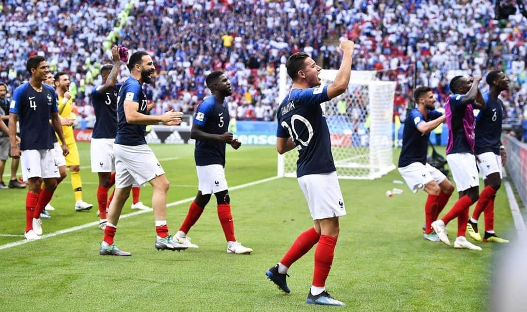フロリアン・トヴァンのインスタグラム：「2 ans 💙💙 @equipedefrance」