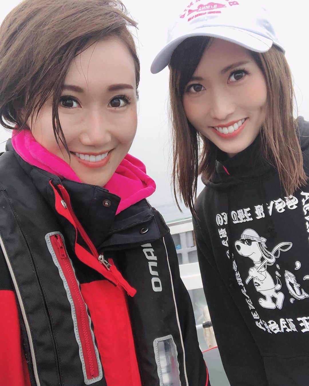 のインスタグラム：「🎣 🎣 🎣 🎣 🎣 戸田ちゃんと鰯の泳がせ釣り🤭✨✨ @sai_ko.t  🎣 🎣 🎣 🎣 小雨だけど頑張ってヒラメ釣りたいっ ᕦ(ò_óˇ)ᕤᕦ(ò_óˇ)ᕤᕦ(ò_óˇ)ᕤᕦ(ò_óˇ)ᕤ 🎣 🎣 🎣 🎣 🎣 #釣り#釣り人#釣り女子#釣り女#fish#fishing#angler#ladiesangler#boatfish#sea#ocean#happy#lucky#Instapic#instagood#followme#cooking#lunch#beach#trip#tsurijoy#釣果グラム #およがせ釣り #鰯泳がせ #ヒラメ釣り #ヒラメ」