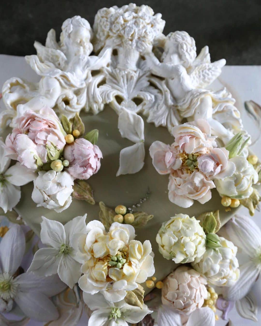 청담 수케이크 (atelier soo)さんのインスタグラム写真 - (청담 수케이크 (atelier soo)Instagram)「ㅡ 평화롭고포근한날 아름다울심화반수업준비중🌿 🅿🅴🅾🅽🆈 𝐵𝓊𝓉𝓉𝑒𝓇𝒸𝓇𝑒𝒶𝓂 𝒻𝓁𝑜𝓌𝑒𝓇𝒸𝒶𝓀𝑒 ㅡ #flower #cake #flowercake #partycake #birthday #bouquet #buttercream #baking #wilton #weddingcake #peony  ㅡ www.soocake.com vkscl_energy@naver.com」6月30日 14時32分 - soocake_ully