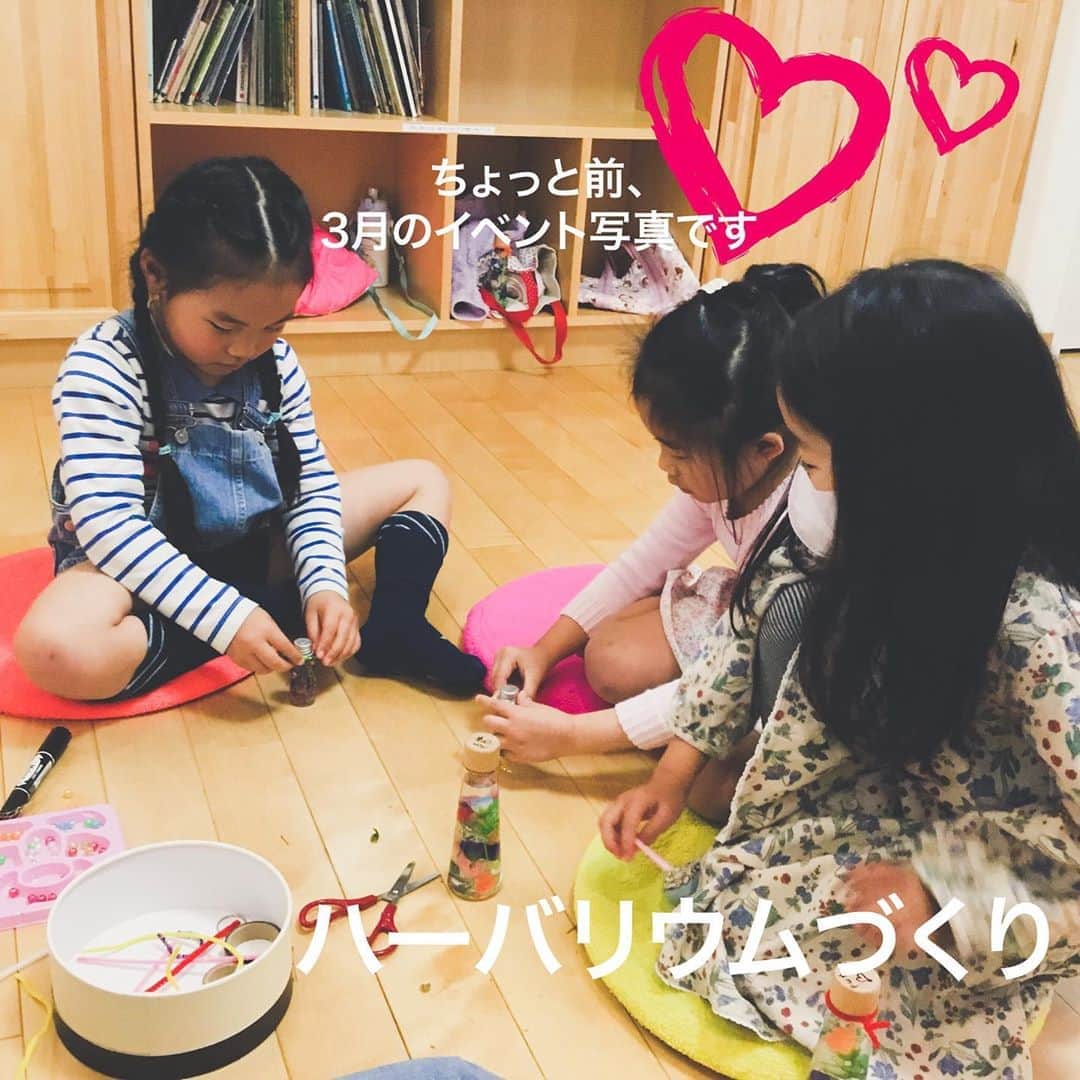 ユーロ英会話クラブのインスタグラム：「【スプリングスクールを開催しました💐】﻿ ﻿ ちょっと前の3月の話、﻿ スプリングスクールでいろいろなイベントをしました🌟﻿ ﻿ この日は長久手校で、﻿ ハーバリウムづくりでした😍﻿ ﻿ みんな、オリジナルのキレイなハーバリウムができました🌈﻿ ﻿ 大事に飾ってね🔮﻿ ﻿ ＝＝＝＝＝＝＝＝＝＝＝＝＝＝﻿ サチフル英会話クラブ﻿ http://sachifull.com/﻿ ☎0561-58-9450（代表） ﻿ 長久手本校 (長久手アピタ北側出口　徒歩1分)﻿ ●ベビークラス●キッズクラス●大人クラス﻿ 東浦校 (石浜駅　徒歩3分)﻿ ●キッズクラス●大人クラス﻿ ＝＝＝＝＝＝＝＝＝＝＝＝＝＝ ﻿ ﻿ #英語 #英会話 #英会話教室 #英会話スクール #キッズ英会話 #キッズイングリッシュ #英語の勉強 #べびー #ベビー #子供 #子ども #キッズ #学生 #英会話初心者 #英語の勉強垢 #子供英会話 #社会人の勉強垢 #海外旅行 #留学 #studyenglish #instastudy #長久手 #東浦 #サチフル英会話クラブ #サチフル #2019年 #イベント #ハーバリウム #ハーバリウムづくり #スプリングスクール」