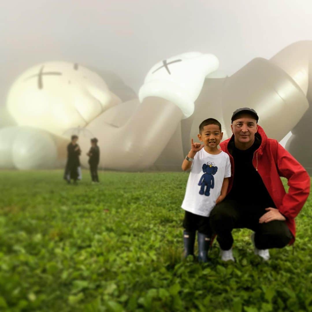 JAMOSAさんのインスタグラム写真 - (JAMOSAInstagram)「I’ll never forget this day because it rained cats & dogs😅⛈ This was 1 year ago at @kaws installation party in front of Mount Fuji🗻 We had an awesome time even-though the fog hid Mt Fuji all day😅もう一年前!? 富士山を目の前にした豪華なKAWS氏の野外パーティー🧚🏼‍♀️土砂降り雨だったからこの日の事は一生忘れません🤦🏼‍♀️」6月30日 14時38分 - jamosa148