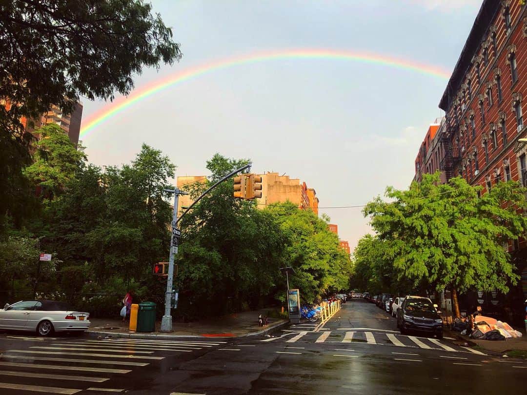 下條ユリさんのインスタグラム写真 - (下條ユリInstagram)「・ After the howling thunderstorm, NYC was embraced by the rainbow yesterday.  June 28 2020 #PrideMonth 🌈  荒れ狂う雷雨の後、昨日NYCは虹に包まれました。 ・  Upward ~ 上の方へ (2017) Gansai watercolor on paper 19 × 12 3/4 inches  ( Available at link in bio / 販売中↑) Home Sweet Home by  @praise.shadows.art ・  10% of profits will be donated to Creative Growth (@creativegrowth), the Oakland, California-based not-for-profit that serves artists with disabilities by providing a professional studio environment for artistic development, gallery exhibition, and representation. Donations will directly help the Creative Growth community stay connected, reducing social isolation in a vulnerable population.⁠ ⁠・ #yurishimojo_watercolors  #Upward  #MotherEarth  #Rainbow after #Thunderstorm  #CreativeGrowth  #OutsiderArt #artbrut #JapaneseWatercolor」6月30日 15時12分 - yurishimojo
