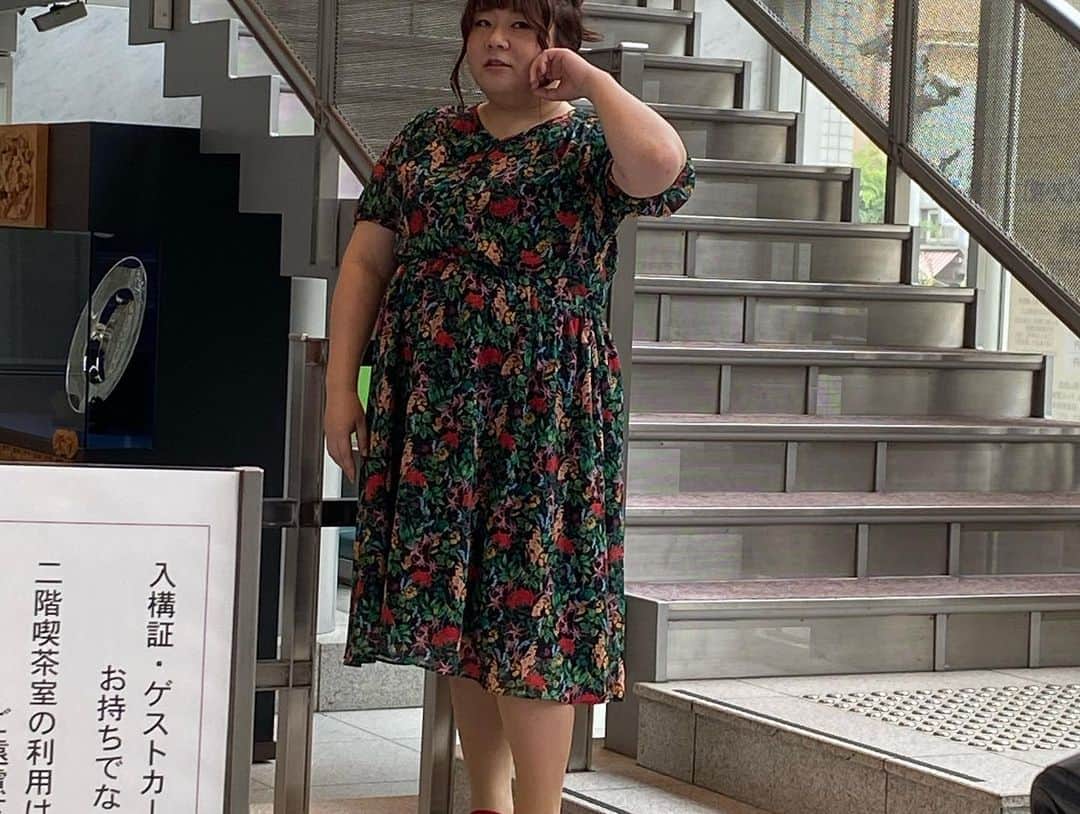 のインスタグラム：「なんと！本日30日(火)発行の夕刊フジ全国版「ぴいぷる」欄で、わたくし堀川絵美のインタビューを掲載して頂いてます！フルカラー！こりゃどえらいことです！ みなさま是非、駅の売店やコンビニでお手にとって頂ければと思います！ #夕刊フジ #特大記事 #特大女」