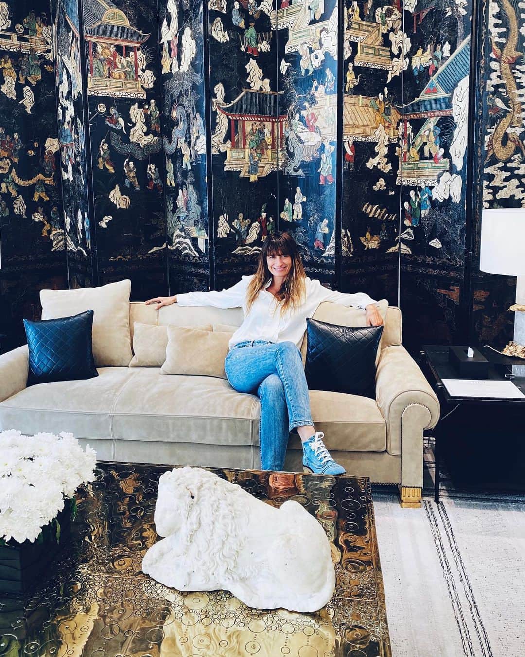 カロリーヌ・ド・メグレのインスタグラム：「When in Paris ✨ @chanelofficial」