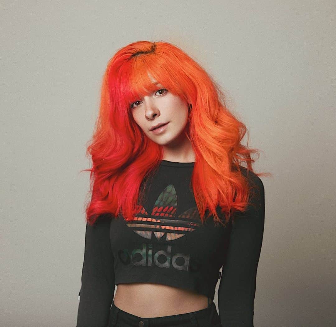 ミランダ・イバネスのインスタグラム：「The scars and pain that hurt me, things that now can’t haunt me. 🧡⁣ ⁣ 📸: @nadir_alcantara」