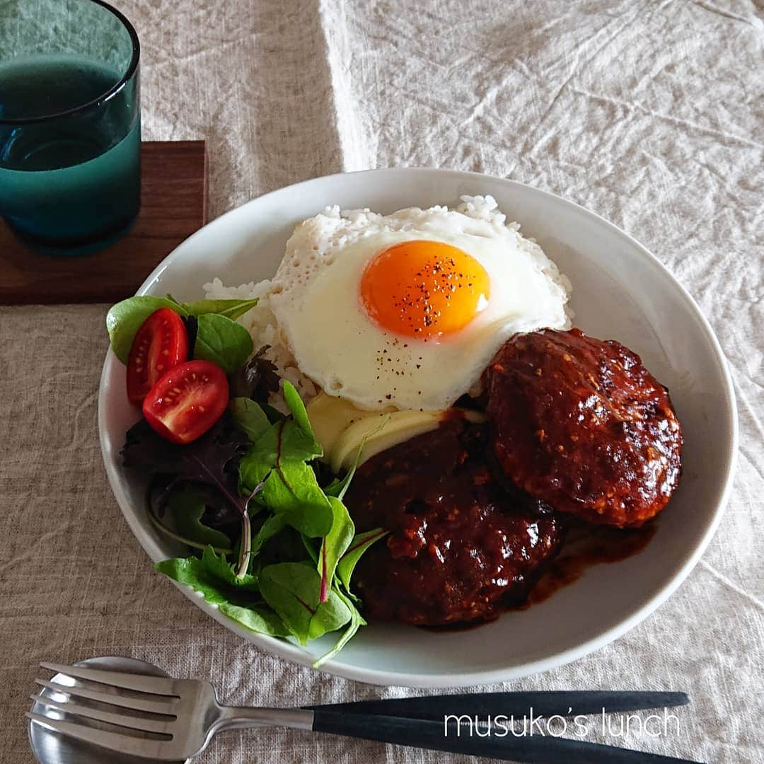 藤森夕子さんのインスタグラム写真 - (藤森夕子Instagram)「今日の息子のお昼ご飯は、ロコモコ大盛り💪✨ 6月…月末…1年半分過ぎたのね。 何か実感ないな(^^; 毎日に感謝♡ #息子のお昼ご飯 #昼ごはん #昼食記録 #男子中学生ごはん #ロコモコ丼 #ロコモコ #息子ごはん #食事日記 #ワンプレート #ワンプレートランチ #中学男子ごはん #毎日ごはん記録 #毎日ごはん #今日のごはん #lunch #cook365 #てづくりごはん365 #ハンバーグ #foodstagram#緒方エッグファーム」6月30日 15時33分 - yukofujimori2525