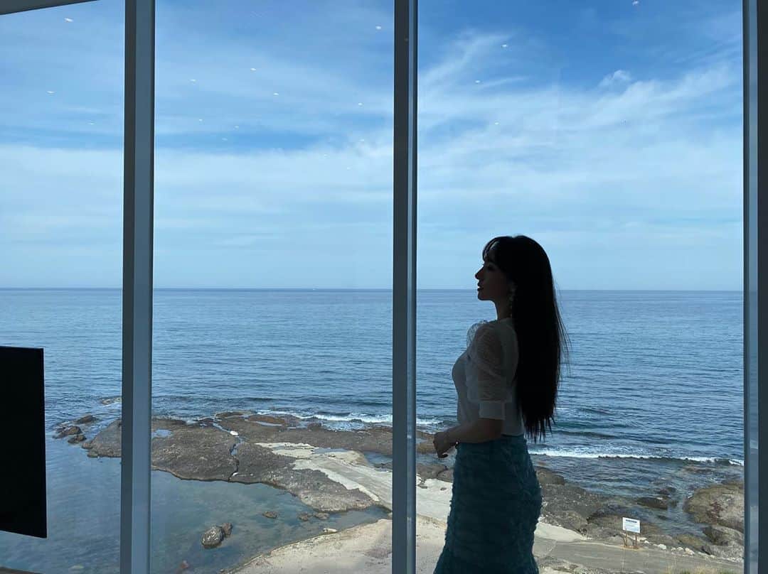 ミンヒ のインスタグラム：「오랜만에 진짜 힐링 하고왔어용😊 완전 오션뷰라 자고 눈뜨면 바다가 촥~~🌊 또 가고 싶당ㅎㅎ❤️ #포항여행#포항풀빌라#포항펜션#마치블루풀빌라」